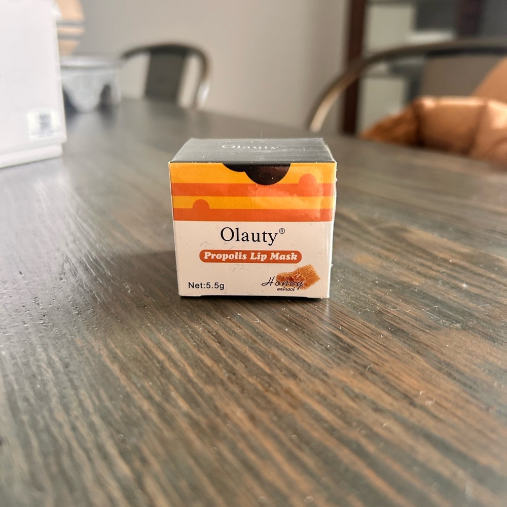 Olauty Lip Mask, NWT
